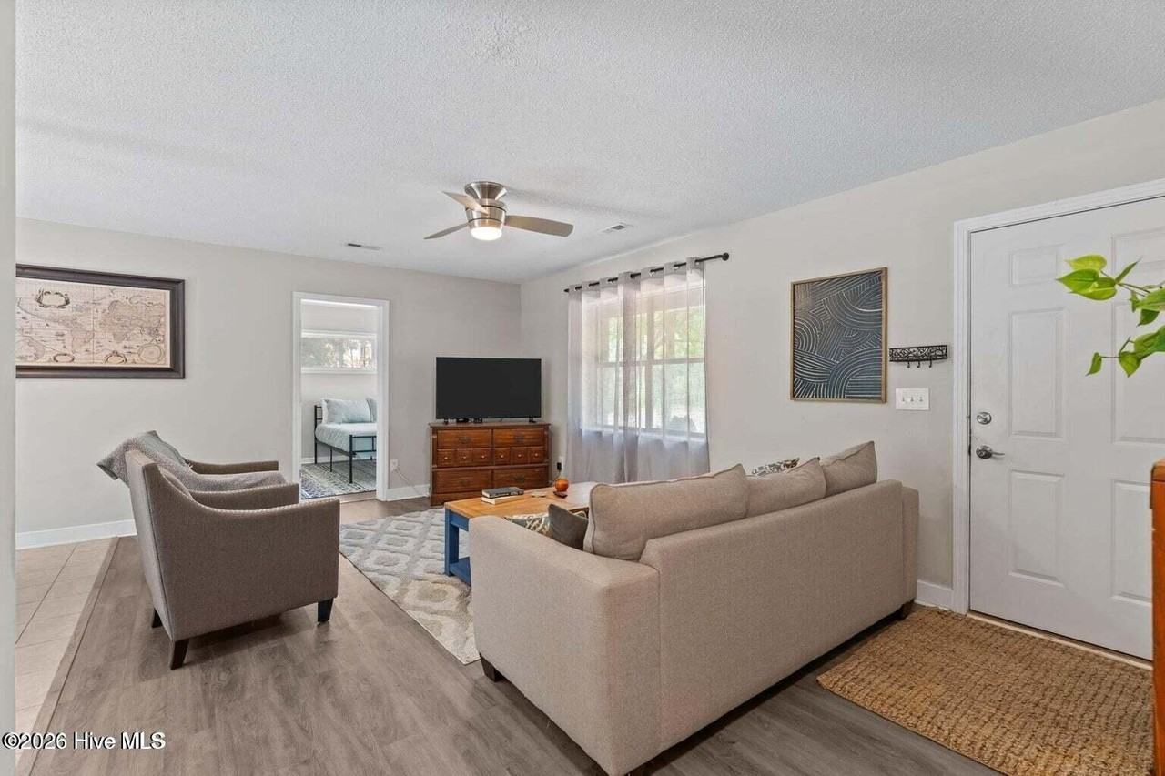 580 W Maine Ave - Photo 2 of 13