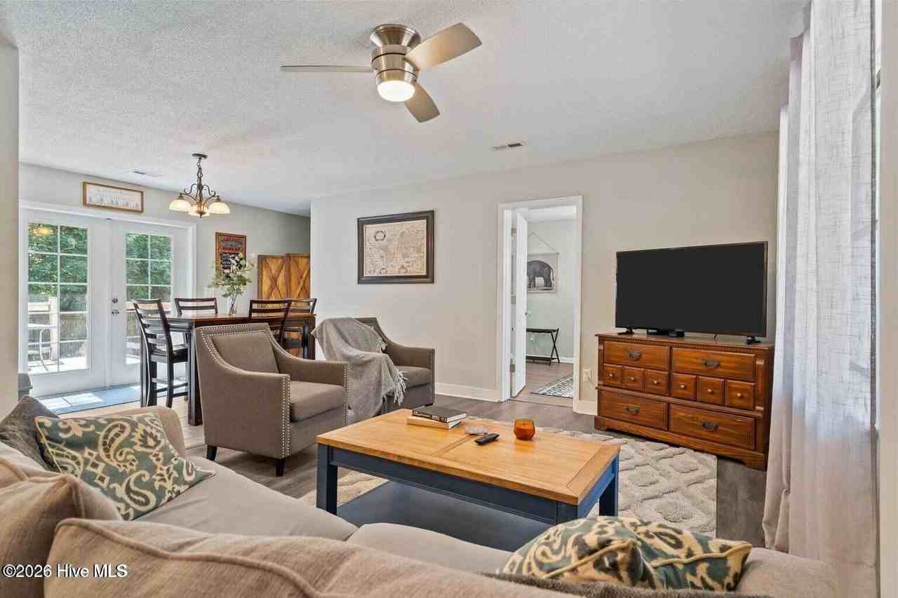 580 W Maine Ave - Photo 3 of 13