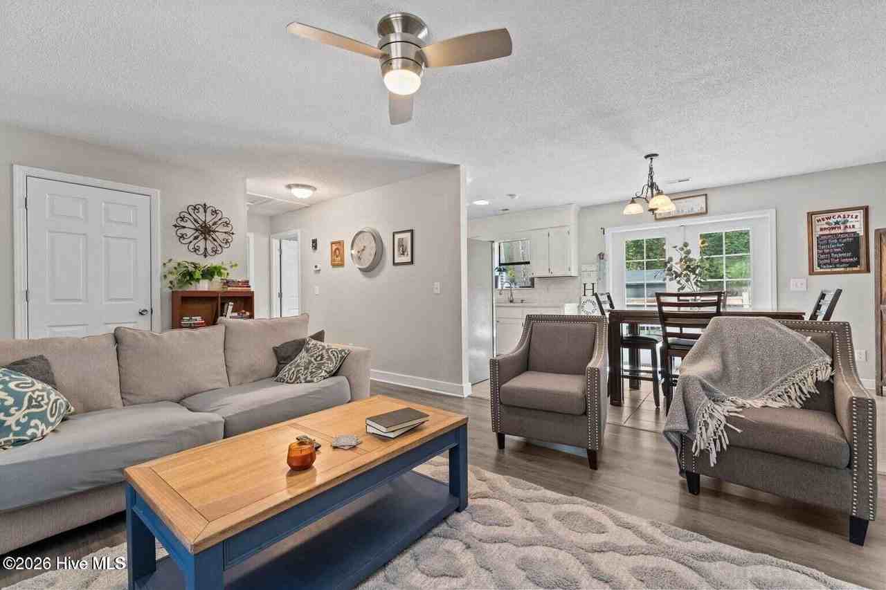 580 W Maine Ave - Photo 4 of 13