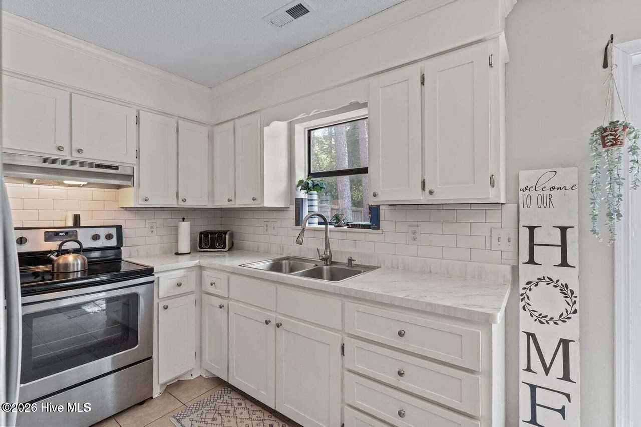 580 W Maine Ave - Photo 6 of 13
