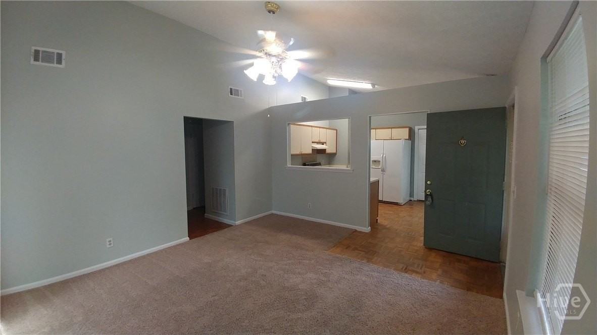 191 Falcon Dr - Photo 3 of 11