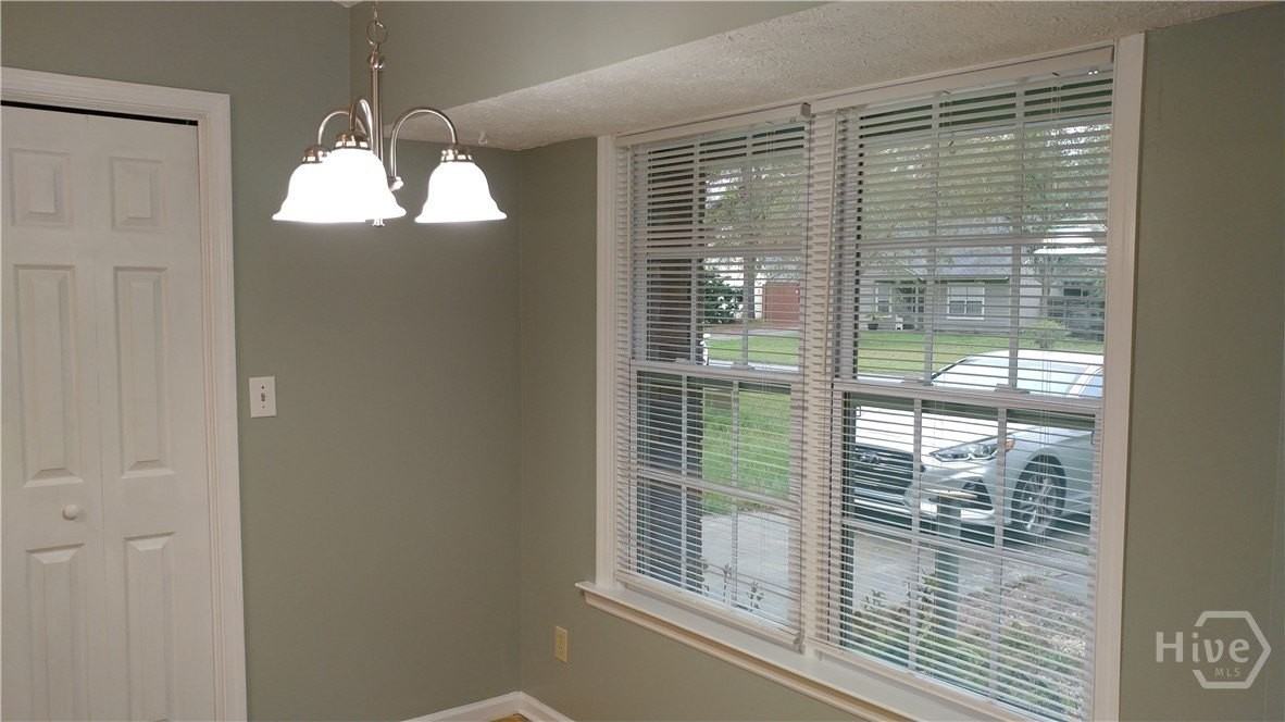 191 Falcon Dr - Photo 5 of 11