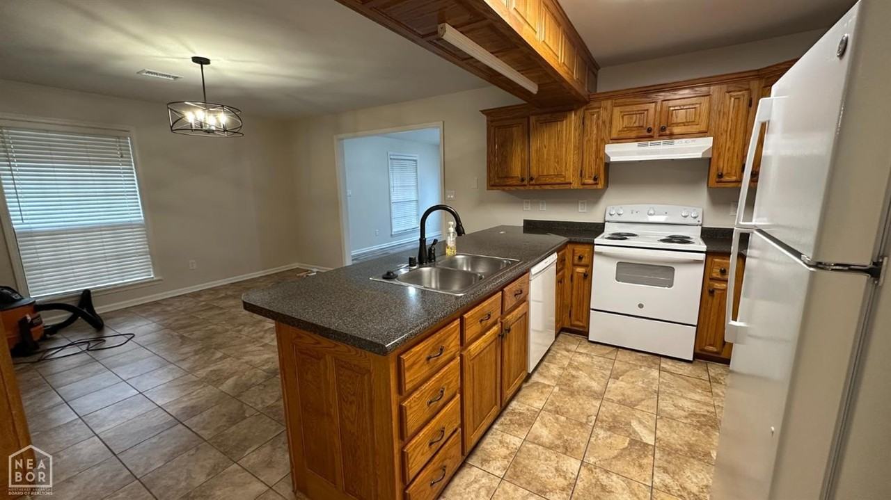 1908 S Culberhouse St - Photo 2 of 21