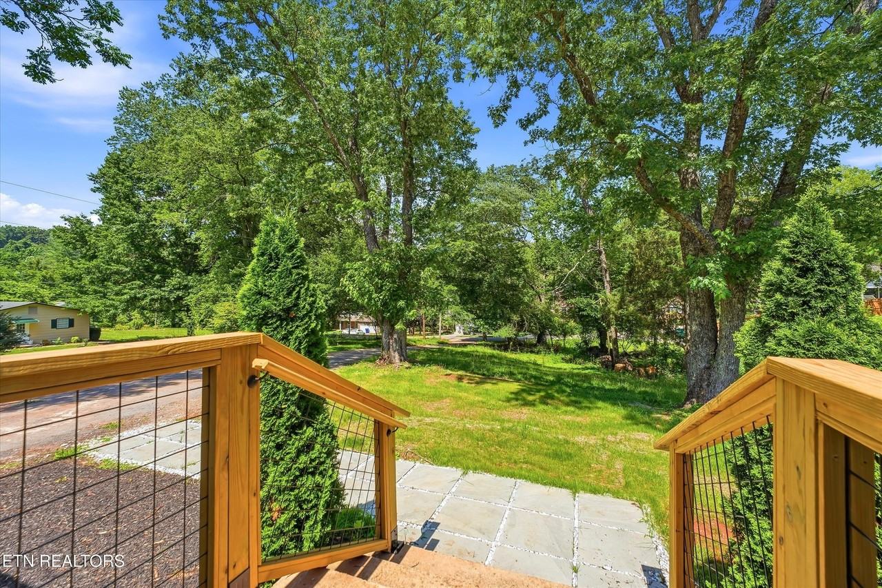 1717 Polkwright Ln - Photo 3 of 33
