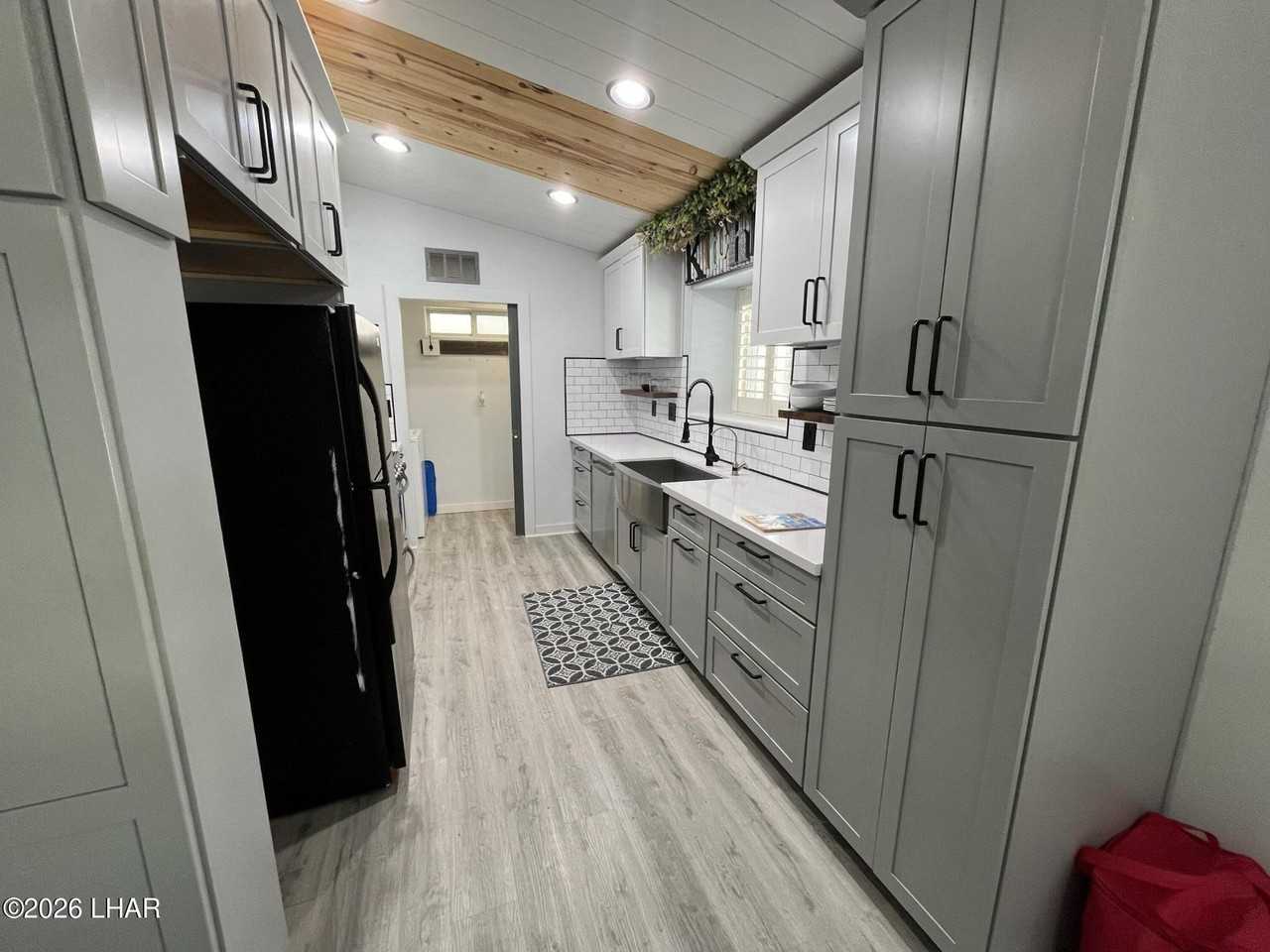 3585 Offshore Ct - Photo 7 of 35