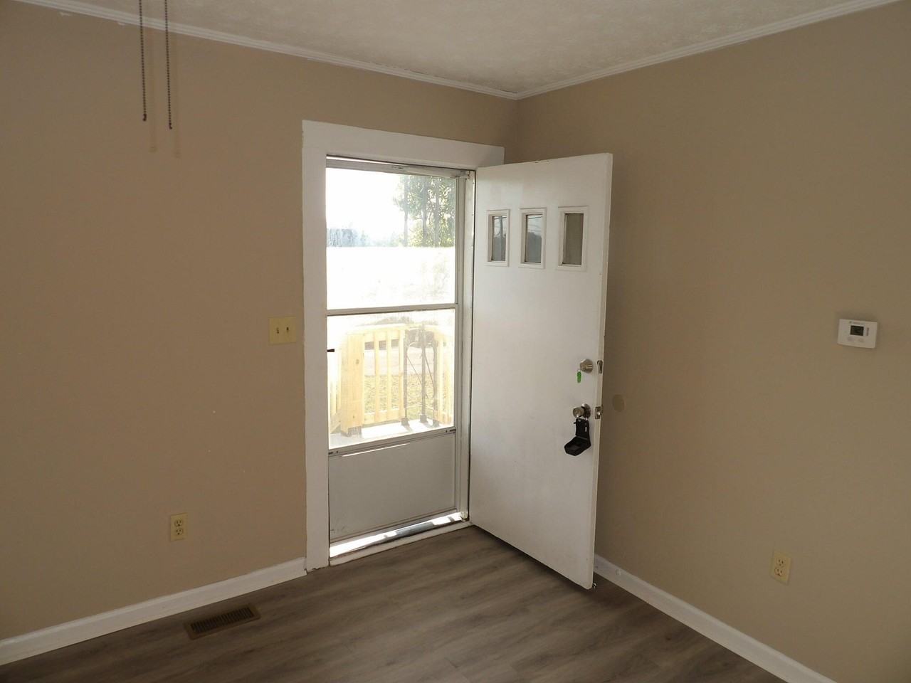 111 Allnutt Dr - Photo 7 of 50