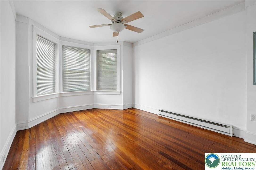 728 E 6th St #2 - Photo 3 of 12