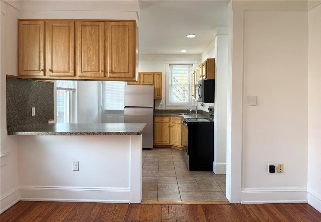 728 E 6th St #2 - Photo 6 of 12