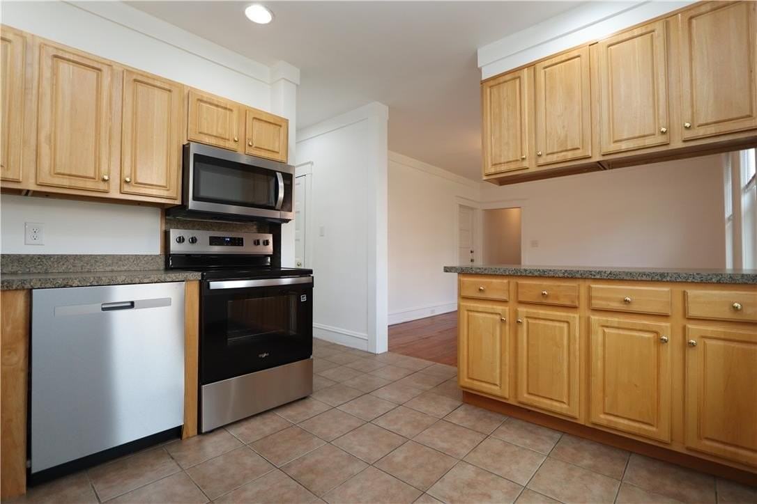 728 E 6th St #2 - Photo 7 of 12