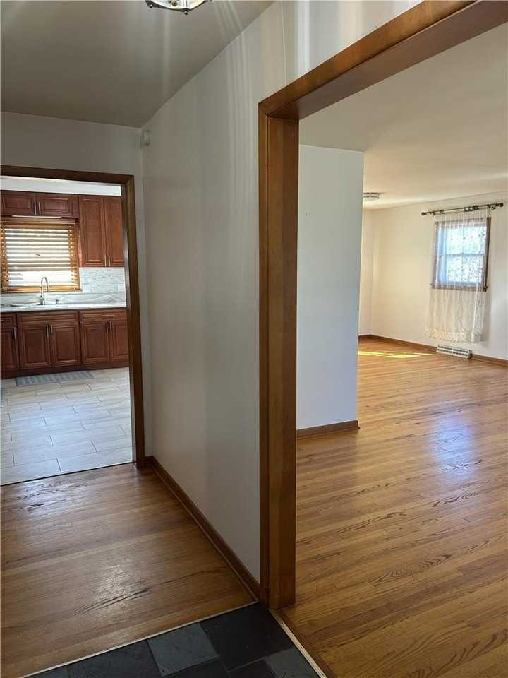 416 E Tioga St - Photo 4 of 20