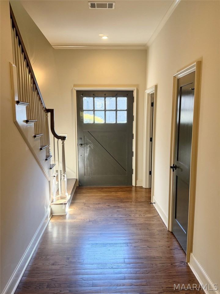 537 Cloverdale Rd - Photo 3 of 46