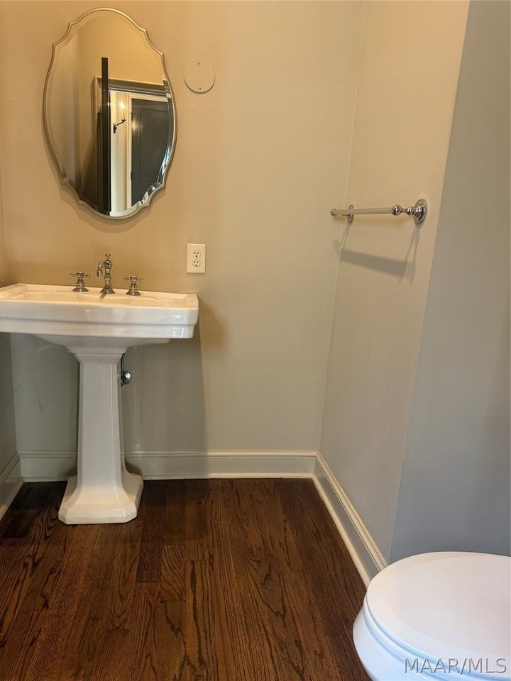 537 Cloverdale Rd - Photo 5 of 46