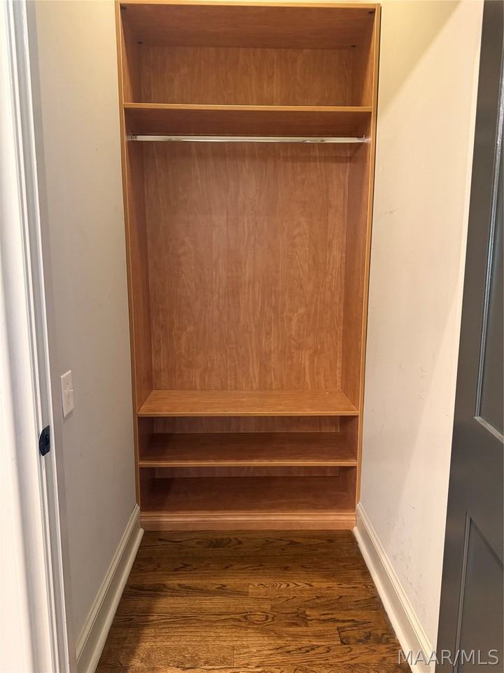 537 Cloverdale Rd - Photo 6 of 46