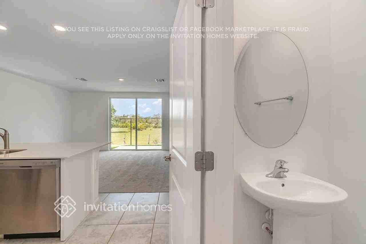 7161 Greenwood Park Cir #40 - Photo 5 of 25