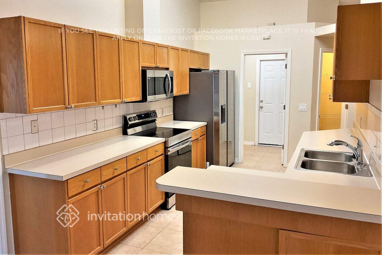 11213 Andy Dr - Photo 3 of 15