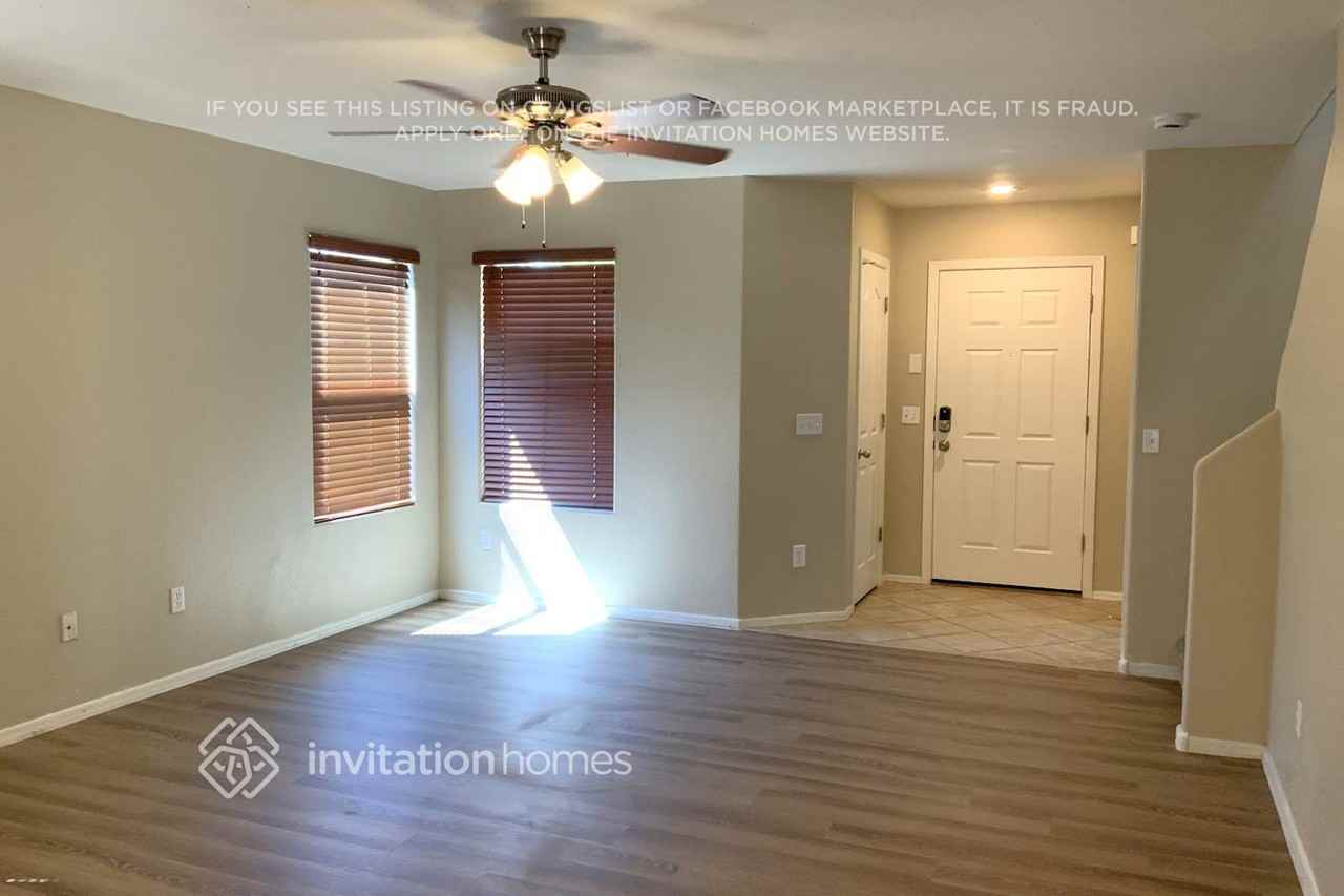 21105 E Pickett St - Photo 3 of 8