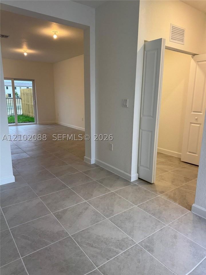 2576 Se 25th Rd #0 - Photo 5 of 12