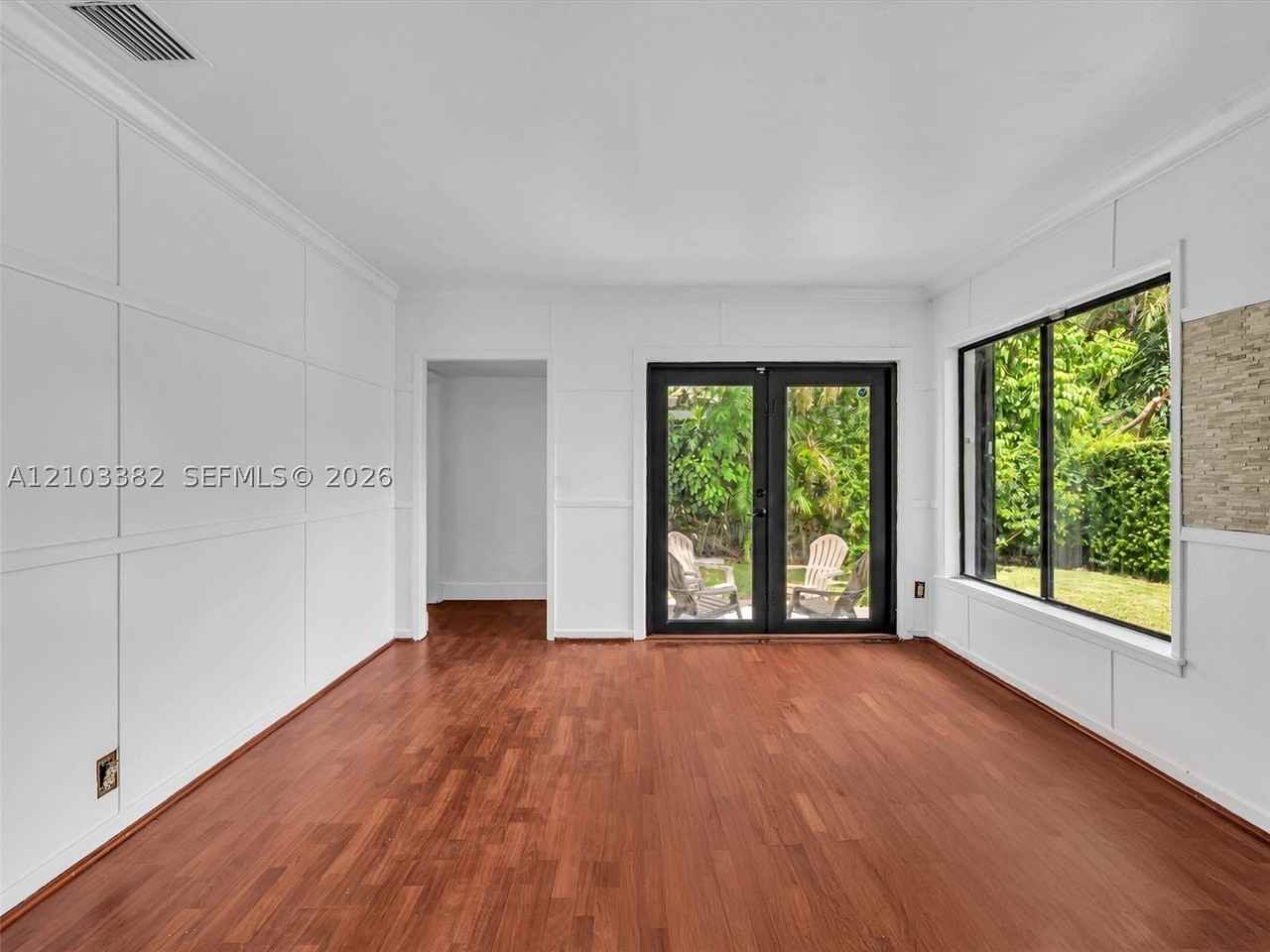 1545 Mantua Ave - Photo 7 of 27