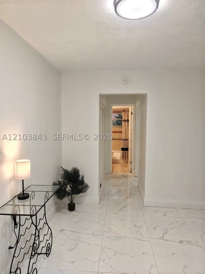 915 Jefferson Ave #2C - Photo 5 of 19