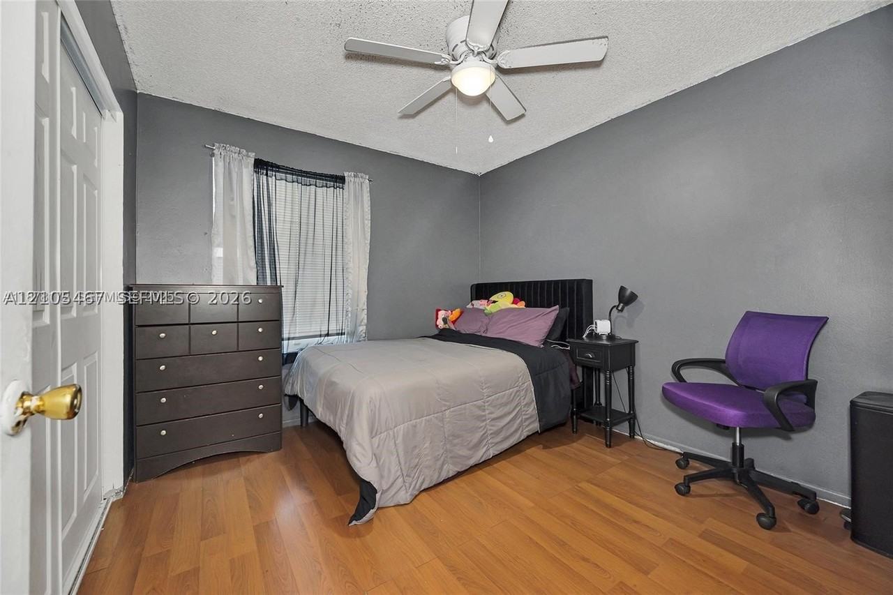 1720 Sw 84th Ave - Photo 7 of 11