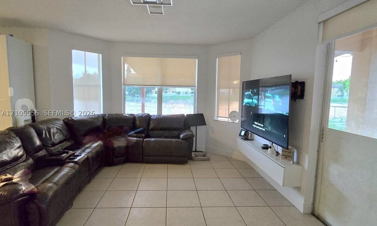 5016 Sw 134th Ave - Photo 4 of 22
