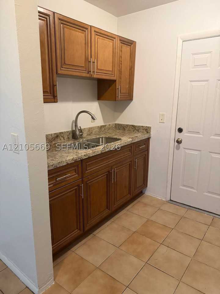 1019 Nw 52nd St #A - Photo 5 of 9