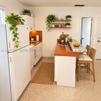 featured image of 2520 Sw 14th St #A