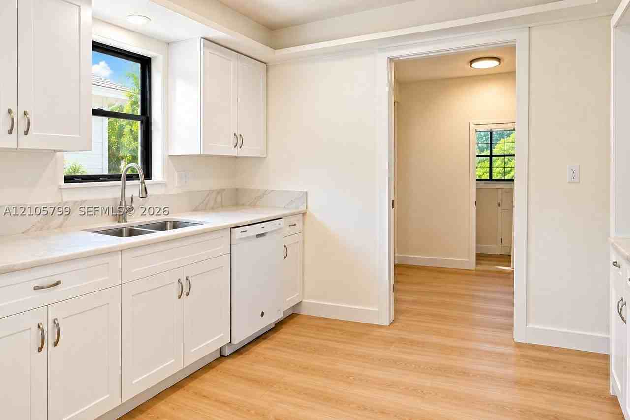1400 Madrid St - Photo 5 of 14