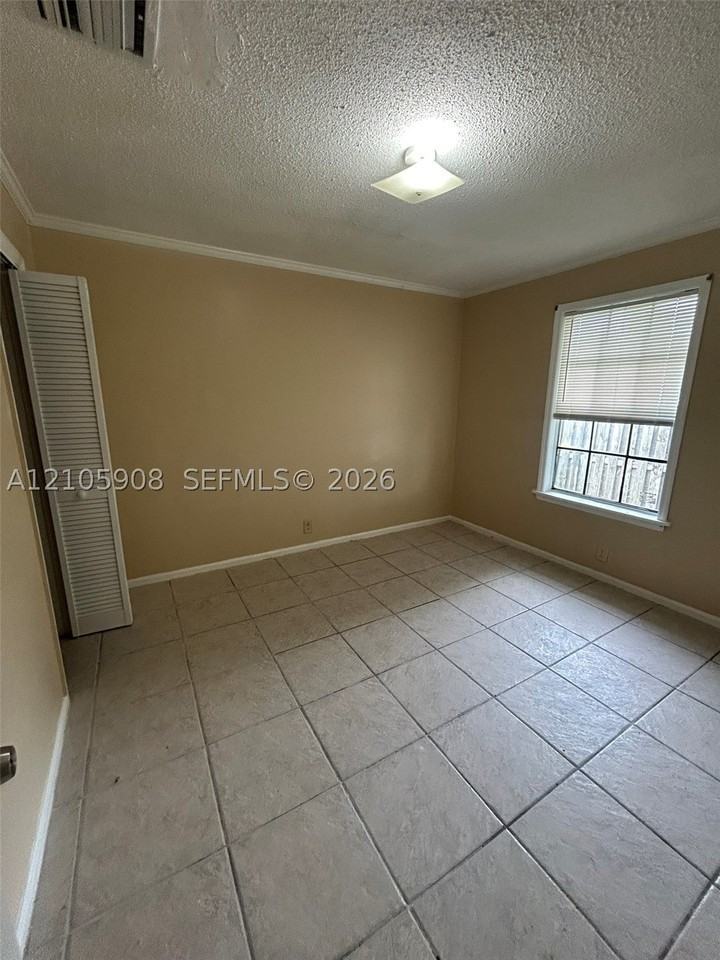 1488 W 31st St - Photo 6 of 13