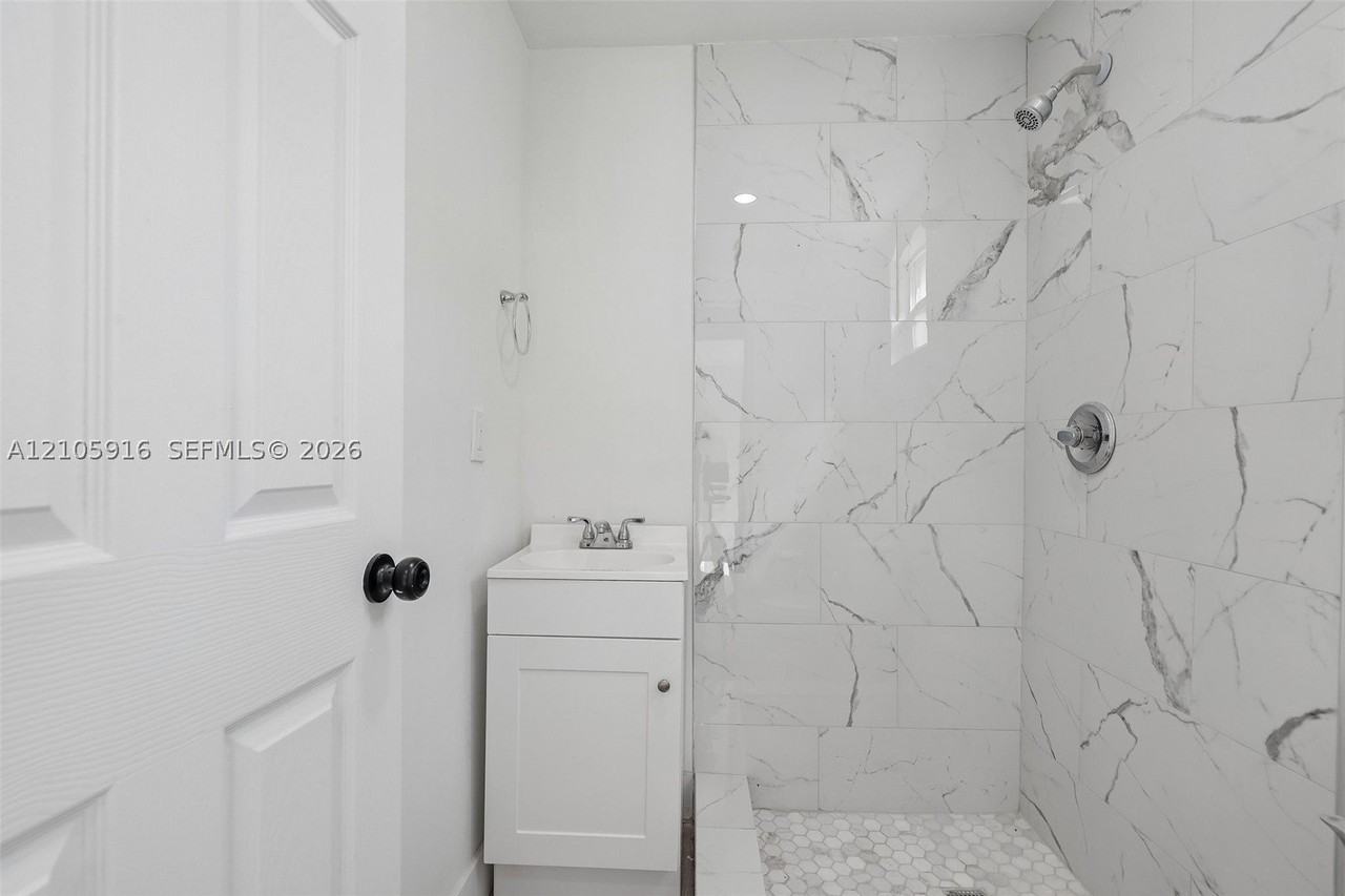 1063 Nw 55th Ter - Photo 6 of 13