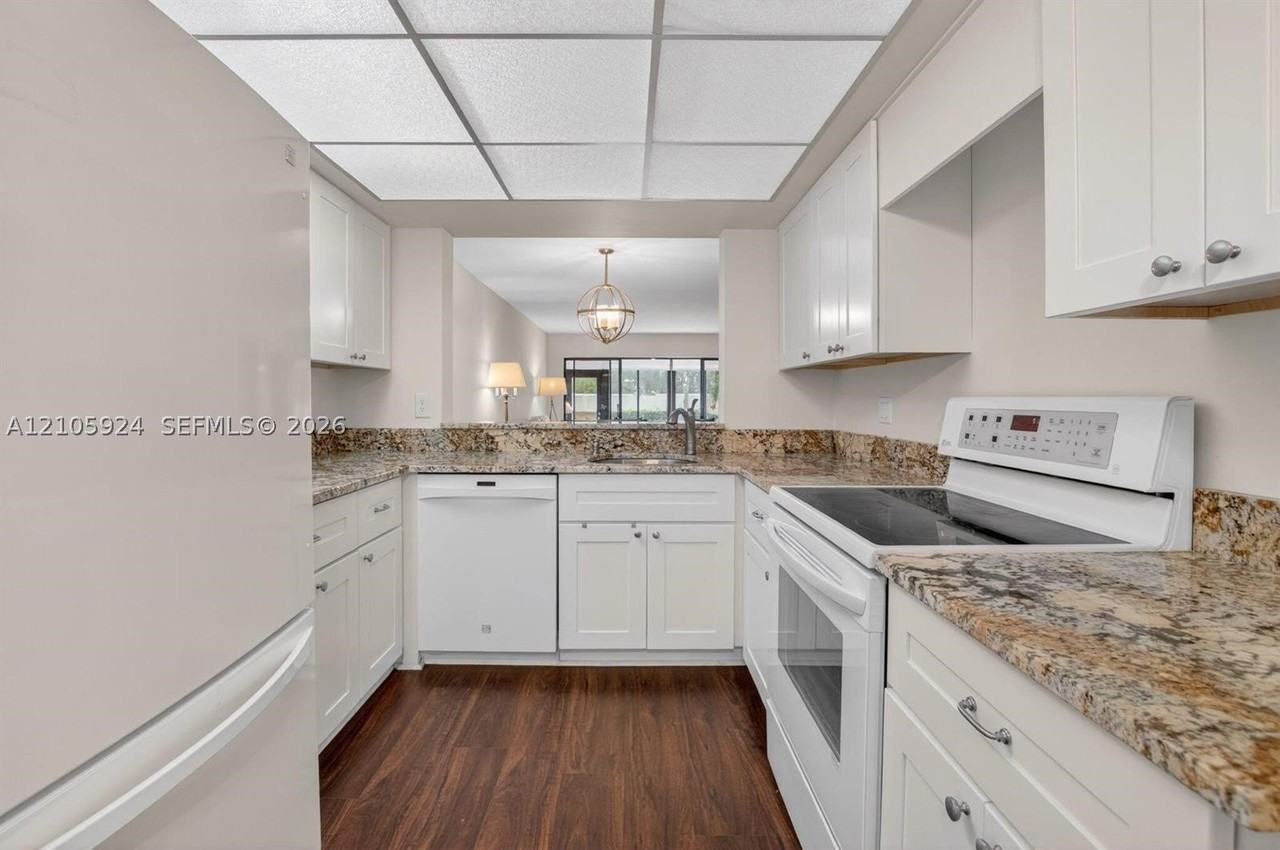 5021 Oak Hill Ln #114 - Photo 2 of 29