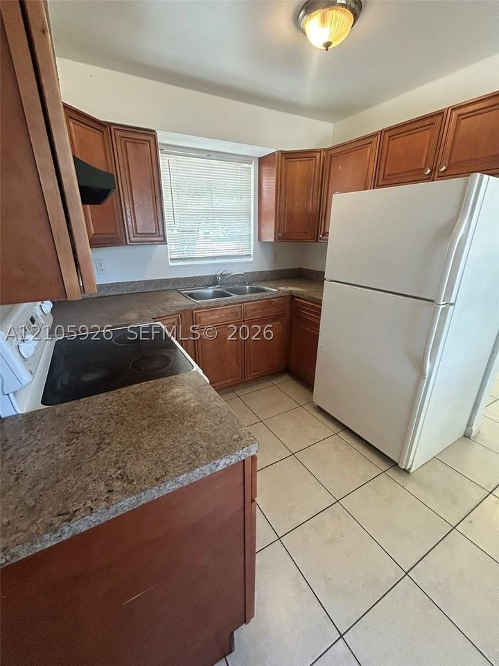 1601 Avenue H W - Photo 6 of 13