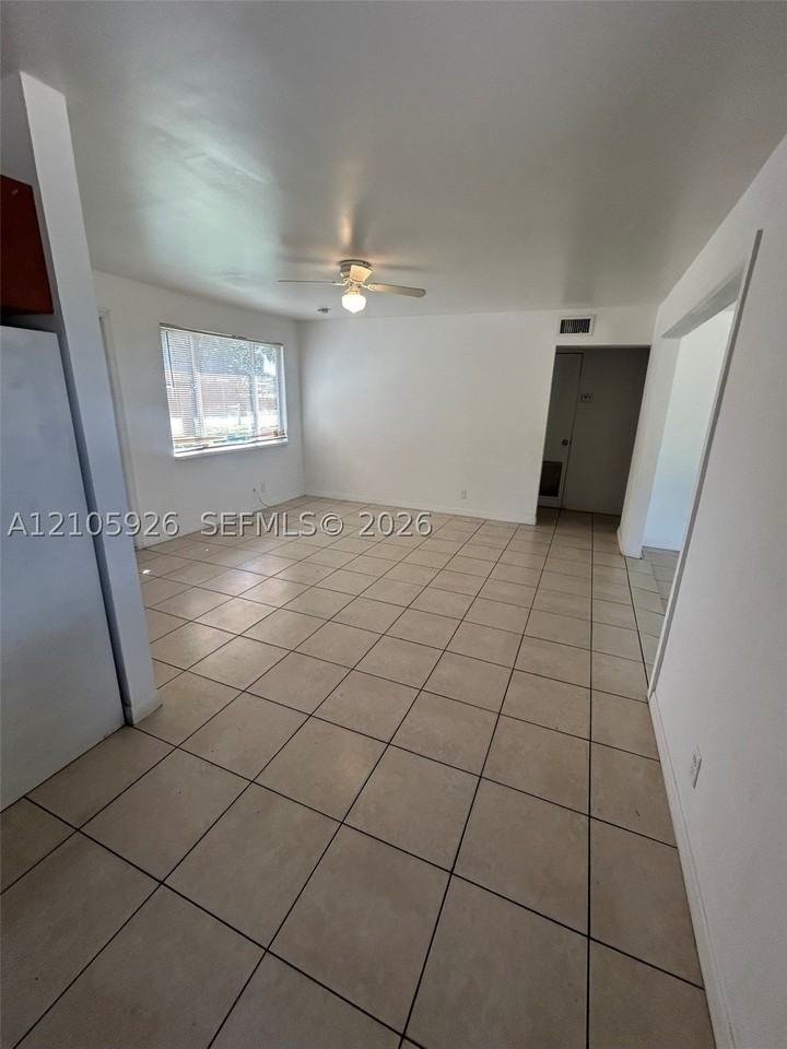 1601 Avenue H W - Photo 7 of 13