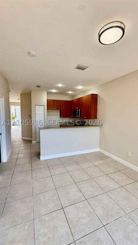 427 Ne 21st Ter #427 - Photo 5 of 25