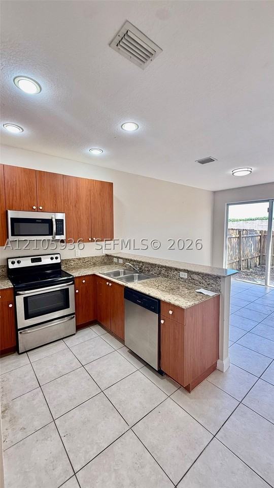 427 Ne 21st Ter #427 - Photo 7 of 25
