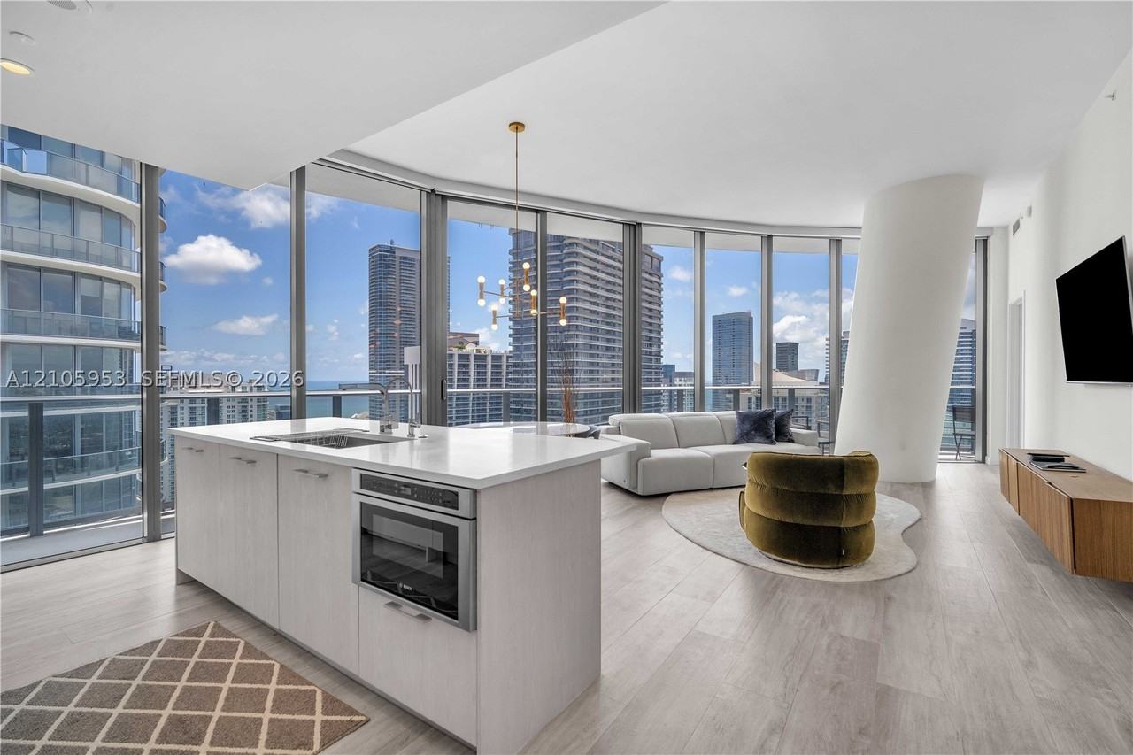 55 Sw 9th St #4403