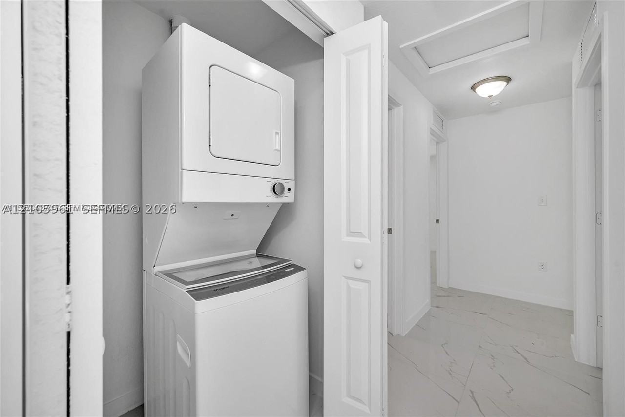 673 Nw 14th St #2 - Photo 6 of 17