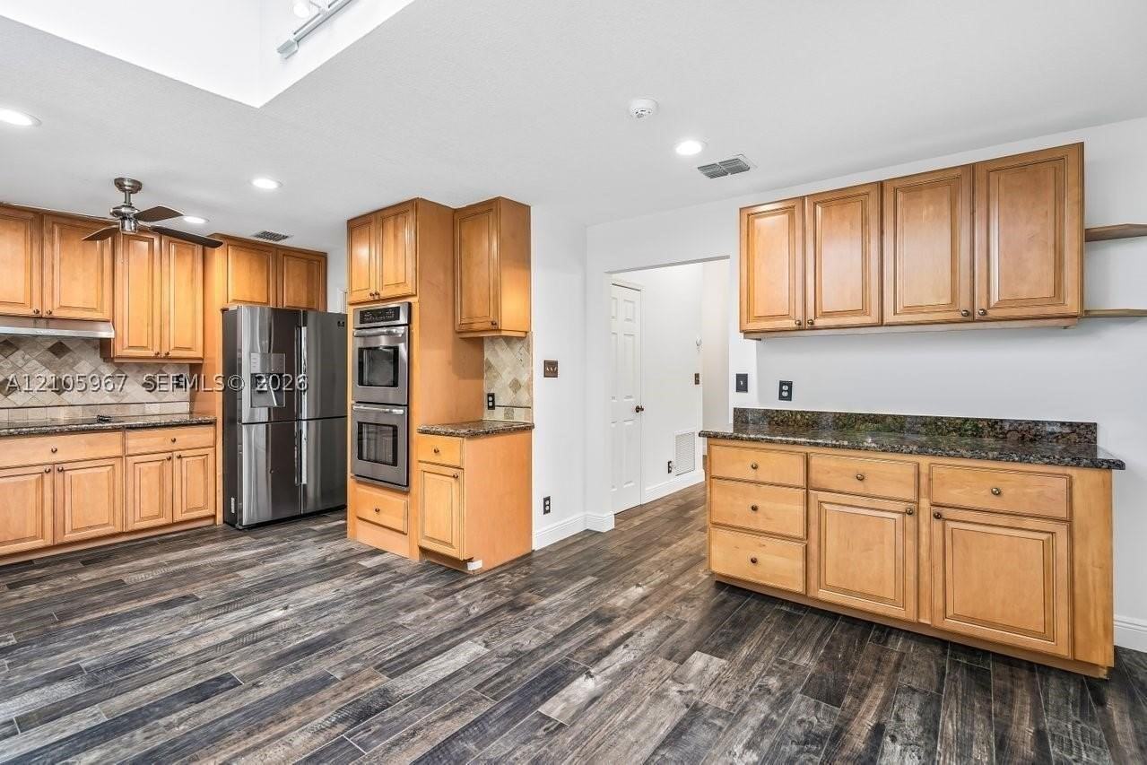 5966 Nw 77th Ter - Photo 3 of 34