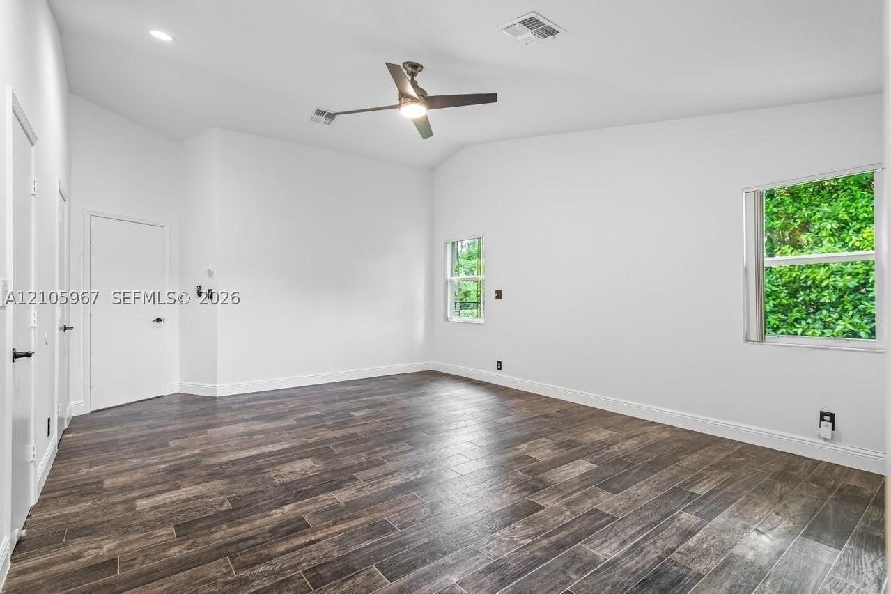 5966 Nw 77th Ter - Photo 6 of 34