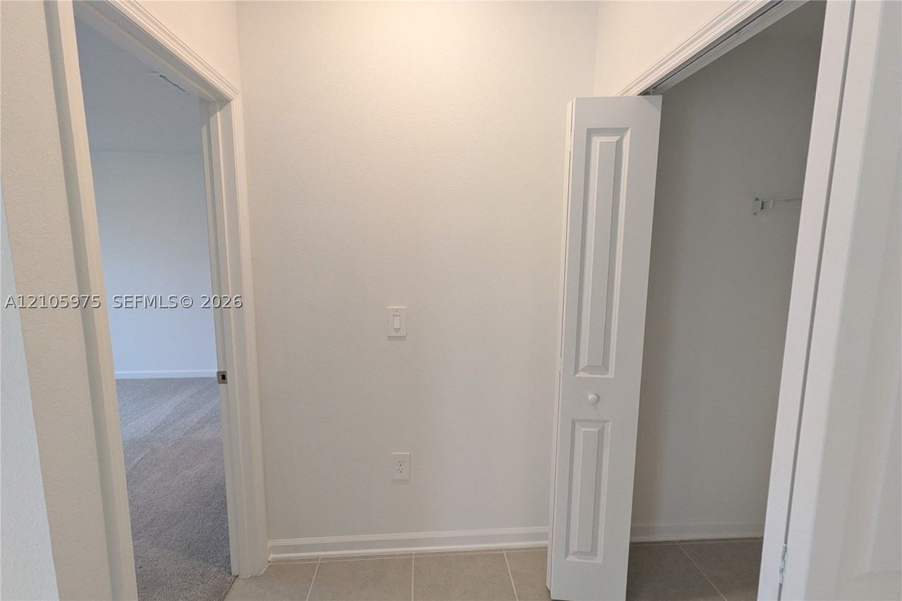 2406 Mckinley Dr - Photo 2 of 23