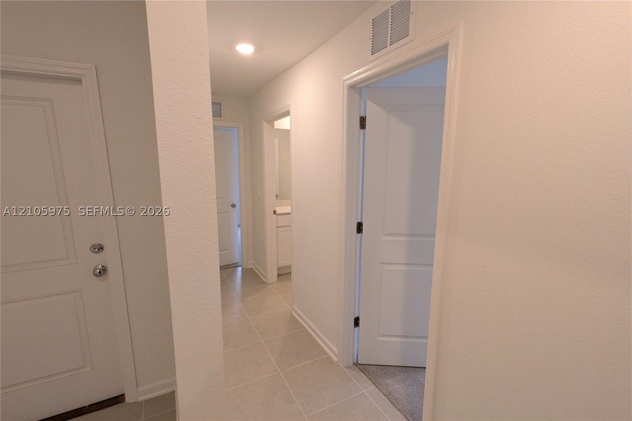 2406 Mckinley Dr - Photo 3 of 23