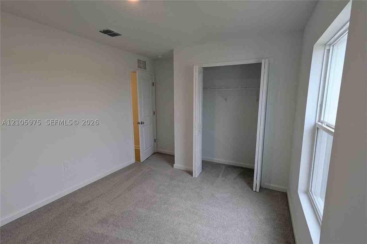 2406 Mckinley Dr - Photo 4 of 23