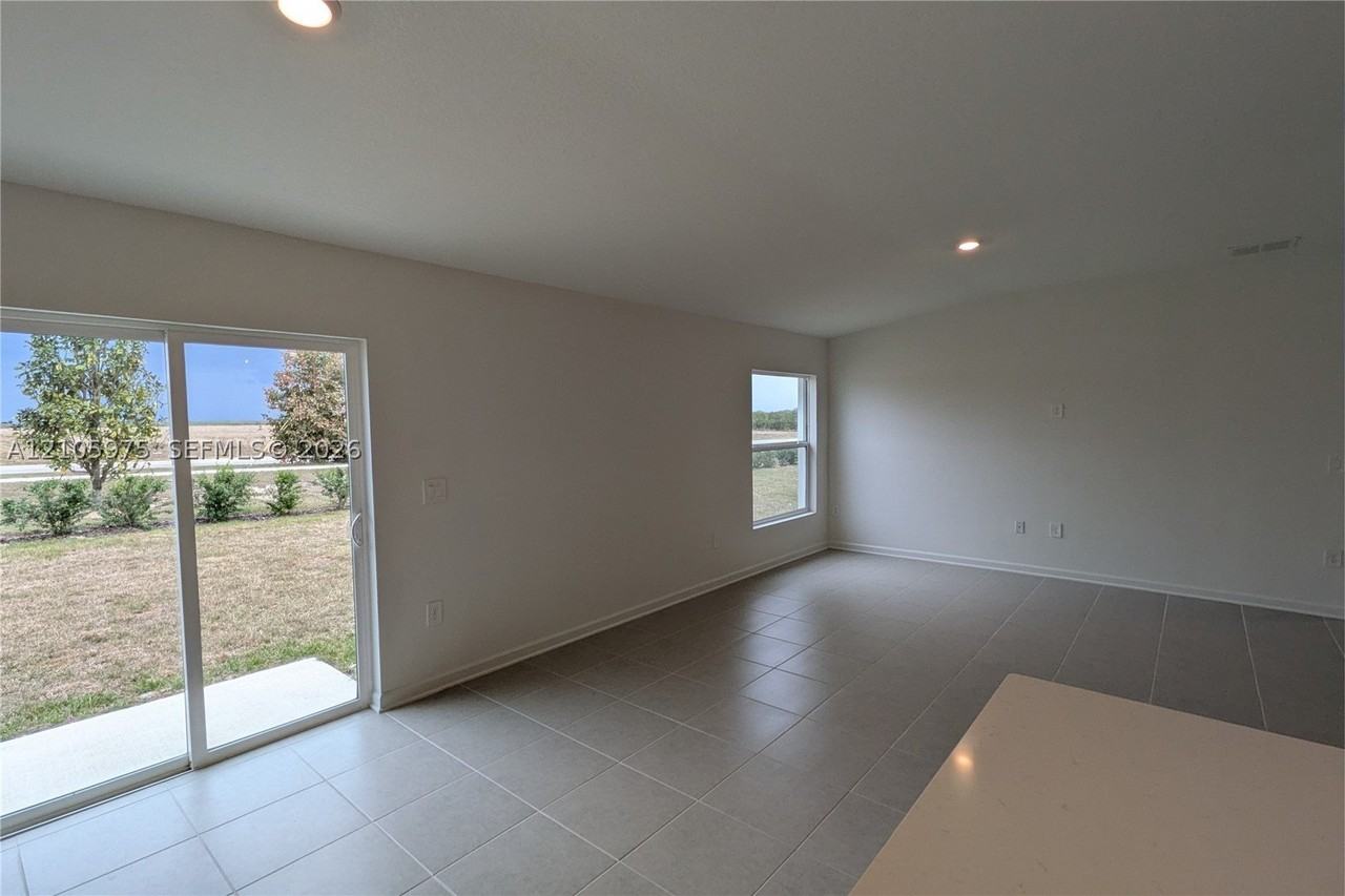 2406 Mckinley Dr - Photo 5 of 23