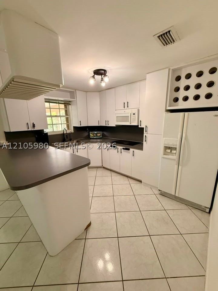 7450 Nw 145th St - Photo 4 of 8