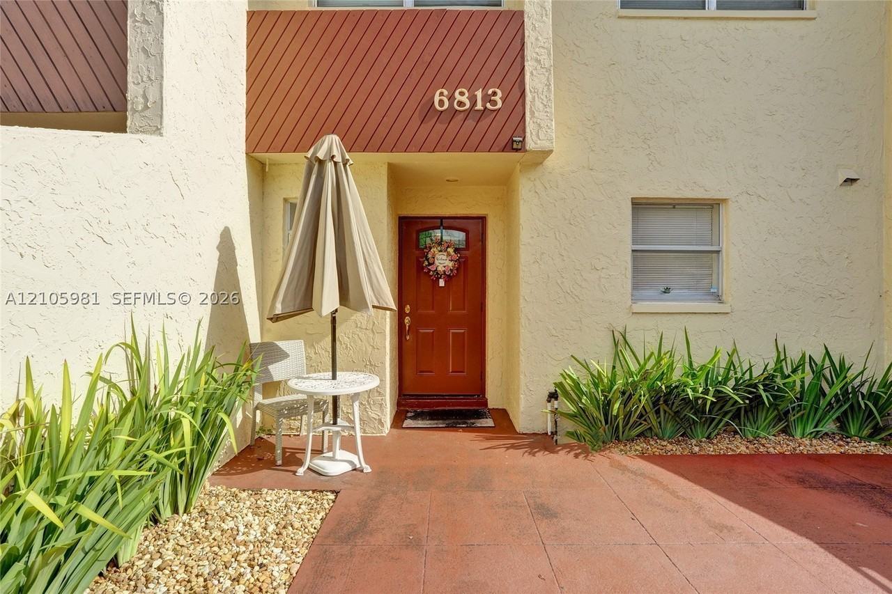 6813 Nw 29th Ave - Photo 3 of 25