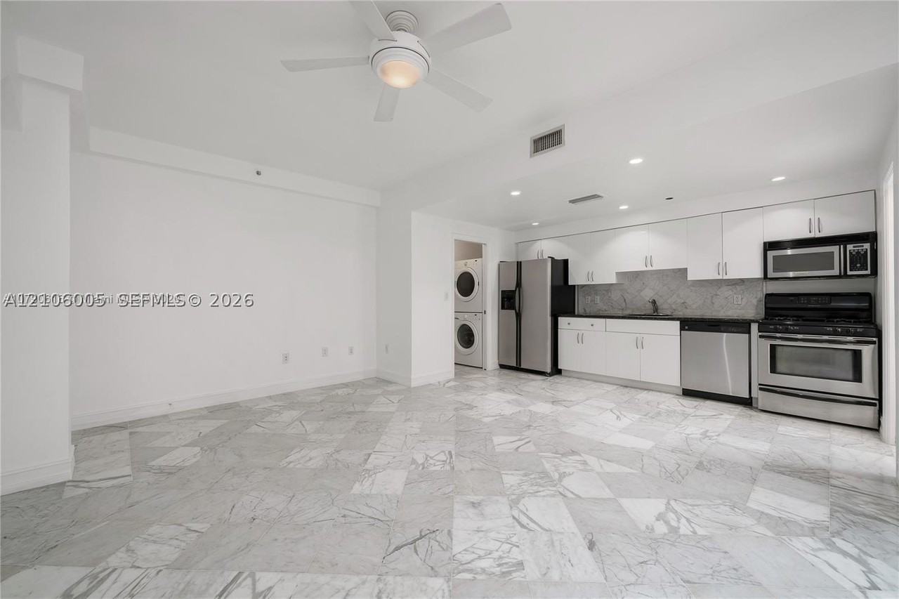 836 Pennsylvania Ave #D - Photo 4 of 20