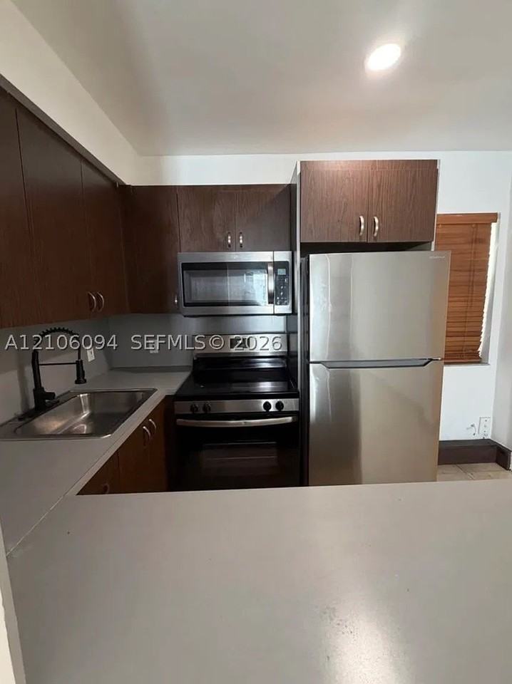 551 Ne 62nd St #6 - Photo 4 of 12