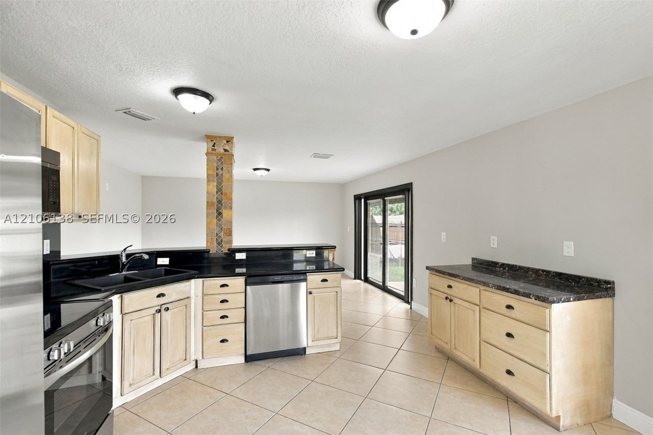 16119 Sw 61st Ln - Photo 7 of 18