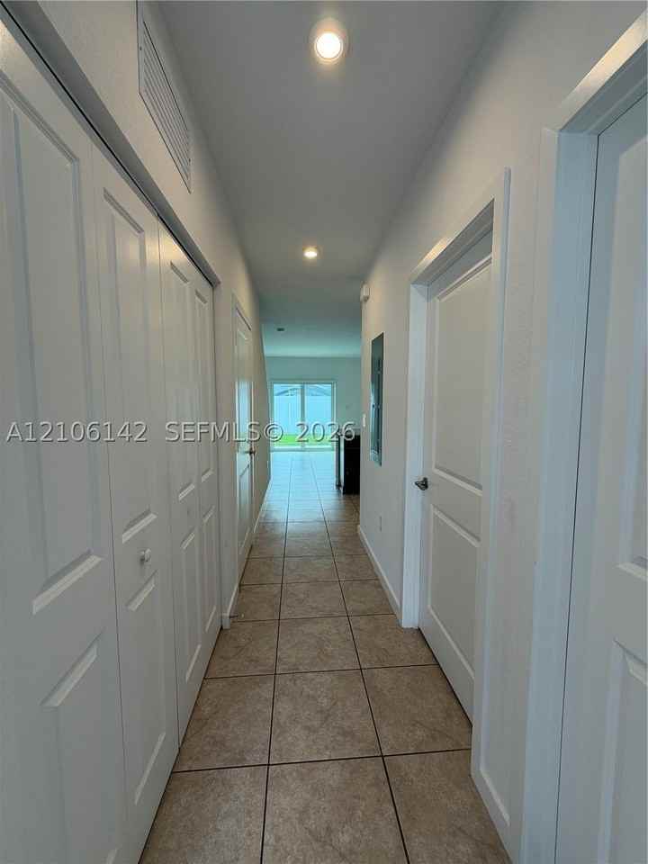 1025 Nw 5th St #1025 - Photo 3 of 30