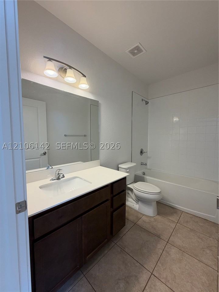1025 Nw 5th St #1025 - Photo 6 of 30